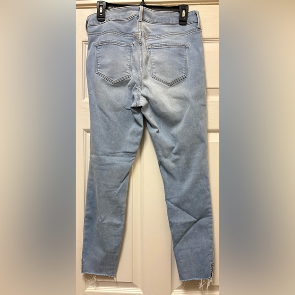 Old Navy Women’s size 8 Light Blue Rockstar Jeans - Picture 5 of 5
